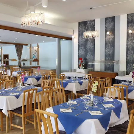 Danubius Hotel Annabella 3*